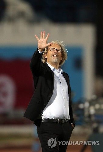 톰 생피에 감비아 축구대표팀 감독