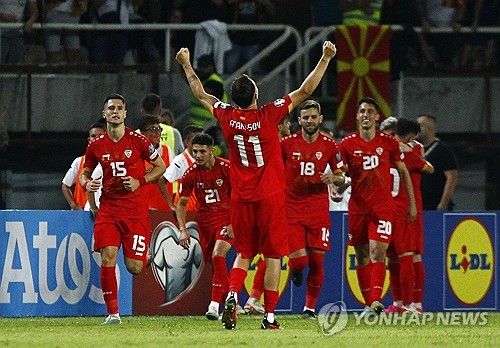 골세리머니를 펼치는 북마케도니아 선수들