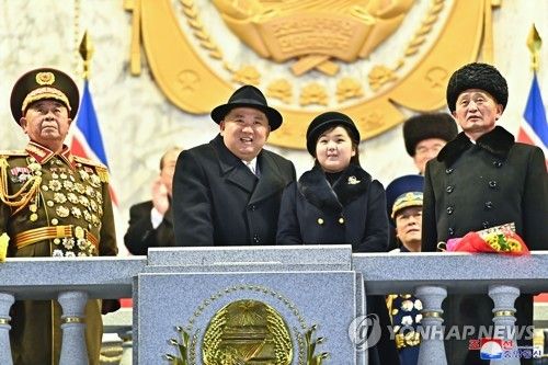 북한, '건군절 75주년' 야간열병식 주석단 모습