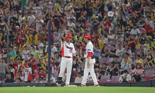 9일 LG와 더블헤더 2차전에서 대타로 적시타 친 고종욱 