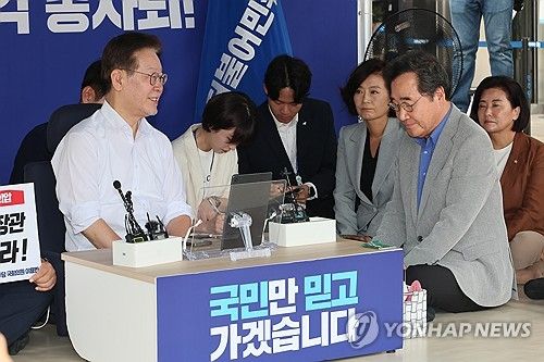 이낙연, 이재명 대표 단식 농성 천막 방문