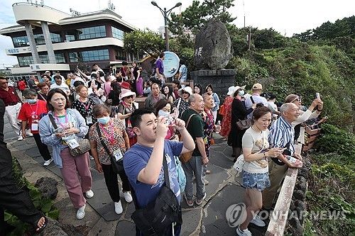 용두암 찾은 중국 단체관광객