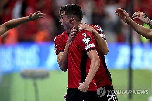 골 넣고 기뻐하는 아사니