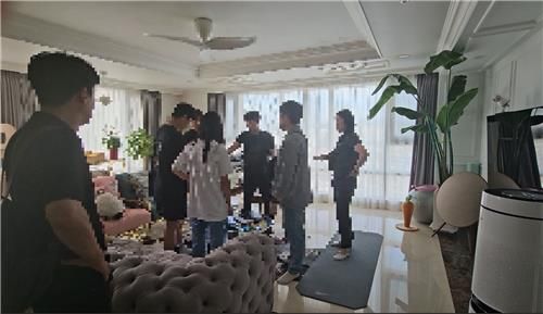 체포되는 A씨 일당