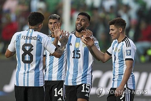 기뻐하는 아르헨티나 선수들