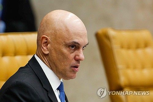 지난 1월 8일 발생한 선거 결과 불복 폭동 관련 재판을 진행하고 있는 알레샨드리 지 모라이스 대법관