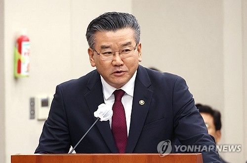 질의에 답하는 유병호 감사원 사무총장