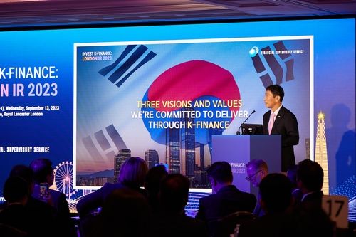 해외 투자설명회 나선 이복현 금감원장