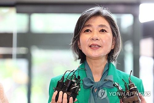 질문에 답하는 김행 여가부 장관 후보자