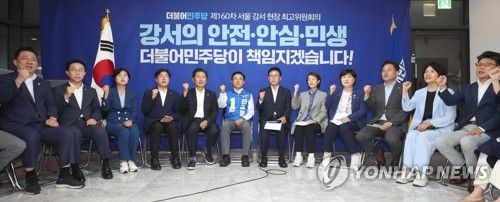 구호 외치는 박광온 원내대표와 의원들