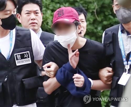 여객기 비상문 개방 시도 10대