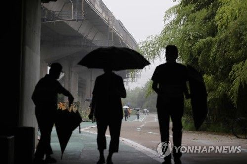 비 내리는 일요일 오전