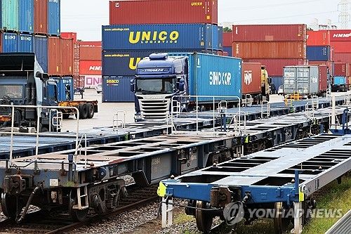 철도파업 여파로 정차해 있는 화물열차