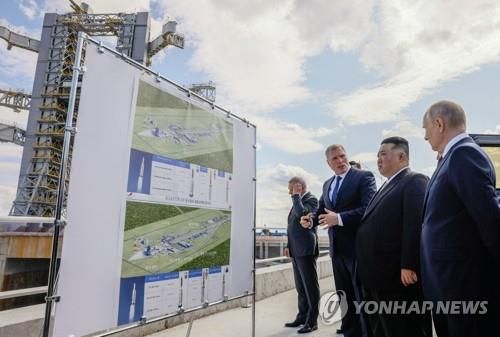 보스토치니 우주기지 방문한 김정은과 푸틴 