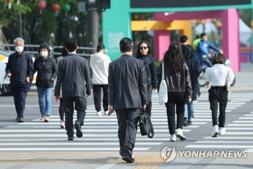 출근하는 직장인들