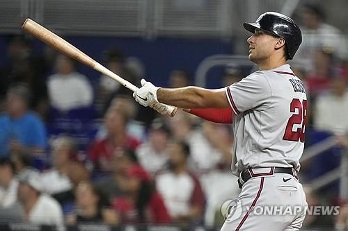 시즌 52호 홈런을 날린 맷 올슨