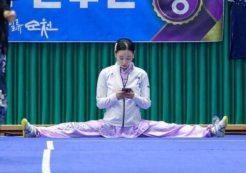 경기에 앞서 몸을 풀고 있는 서희주