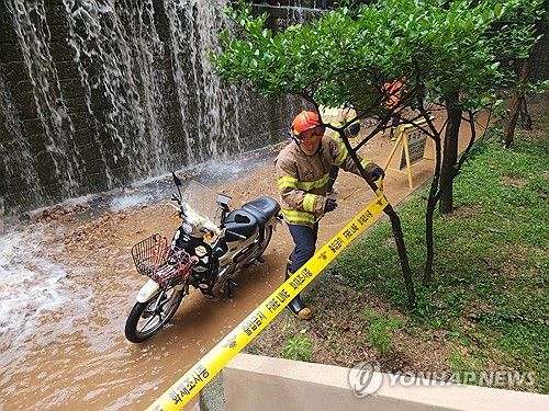 폭우에 무너진 토사