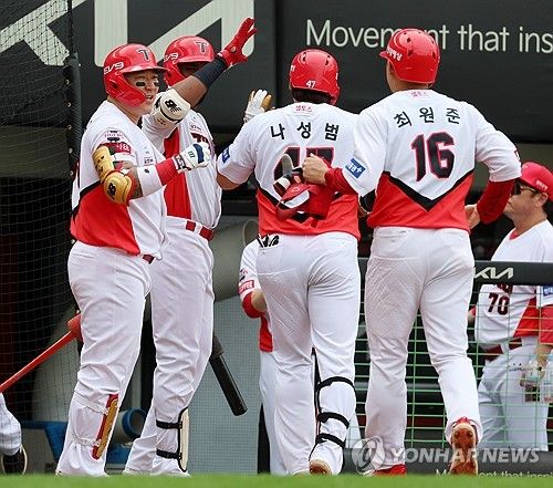 환영받는 홈런타자 나성범