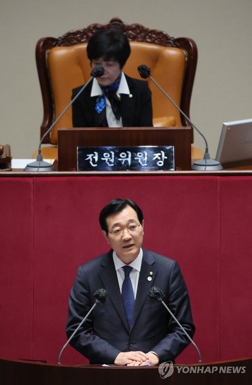 질의·토론 하는 민홍철