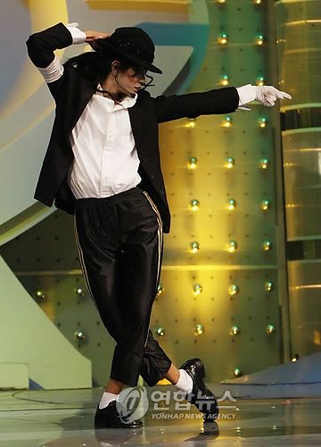 마이클 잭슨의 빌리진을 모창하는 필리핀 가수