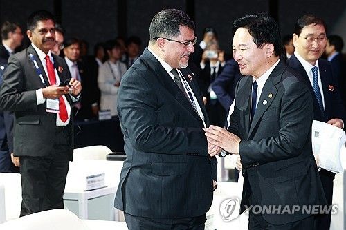 이라크 NIC 의장과 인사하는 원희룡 장관