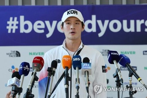 인터뷰하는 테니스 권순우
