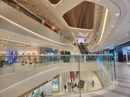 롯데몰 웨스트레이크의 쇼핑몰 2층