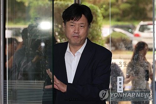 법정 향하는 김용 전 부원장