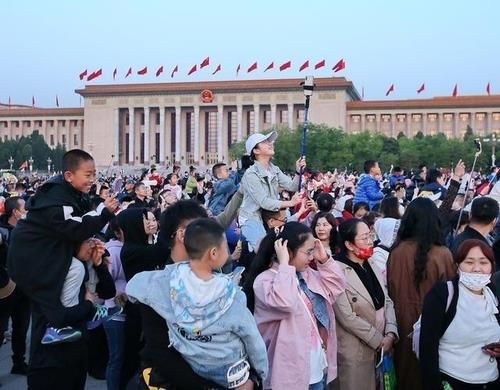 지난 5월 노동절 연휴 당시 톈안먼 광장의 인파