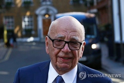 언론사 경영에서 물러나는 '미디어 재벌' 머독