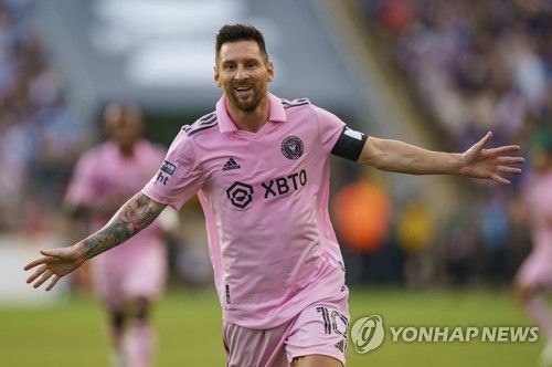 골세리머니를 펼치는 리오넬 메시