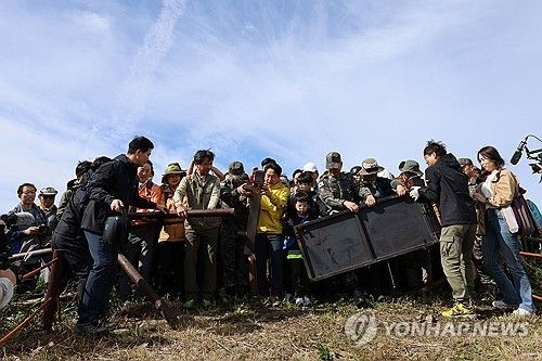 무등산 정상으로 향하는 길 '활짝'