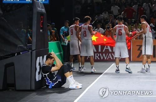 괴로워하는 안영준