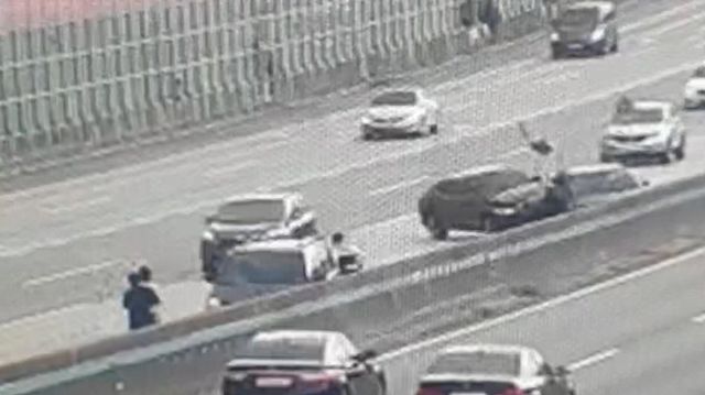 남해고속도로 부산 방향 암행순찰차 사고