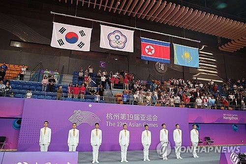 유도 경기장 태극기와 인공기