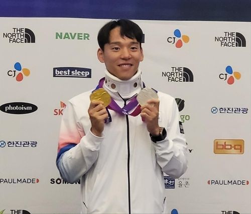 25일 기자회견에 참석한 이지훈