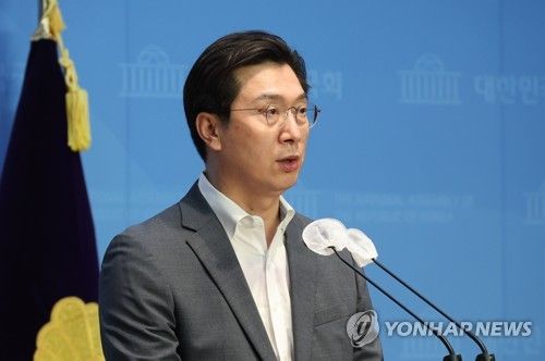 논평 발표하는 강민국 수석대변인