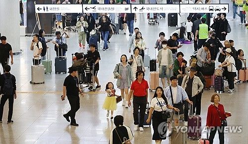 추석 연휴 전날 붐비는 제주공항