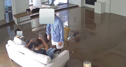 미술 갤러리 대표 폭행 장면