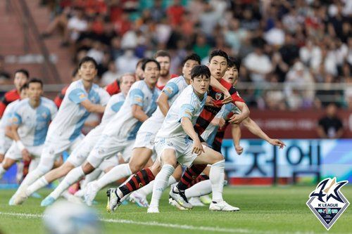 프로축구 울산과 포항의 맞대결 장면