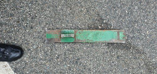 도로에 떨어진 화물차 판스프링