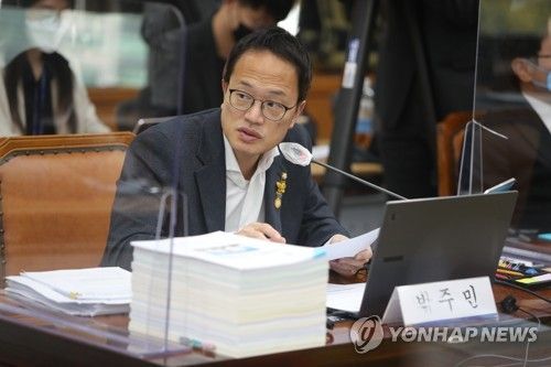 질의하는 박주민 의원