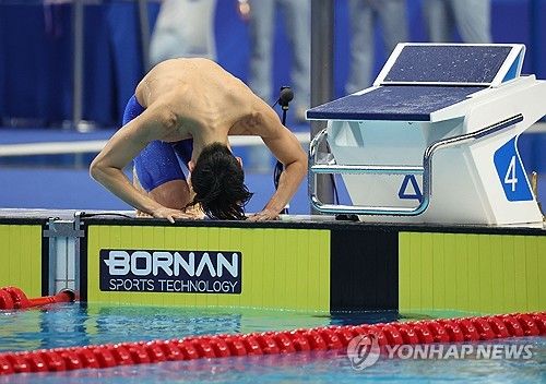 큰절하는 김우민