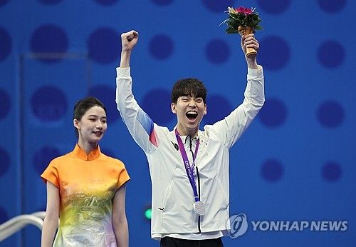 기뻐하는 이주호