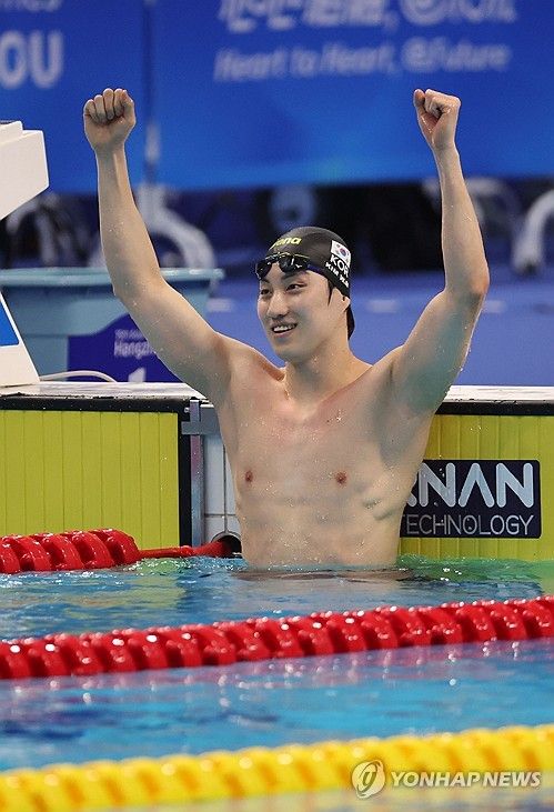 동메달 획득 후 두손 번쩍