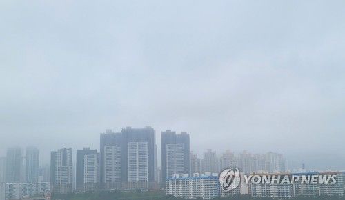 부산 광안대교에서 바라본 흐린 날씨