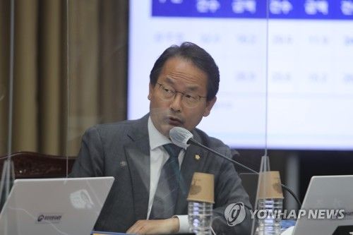 질의하는 강준현 위원