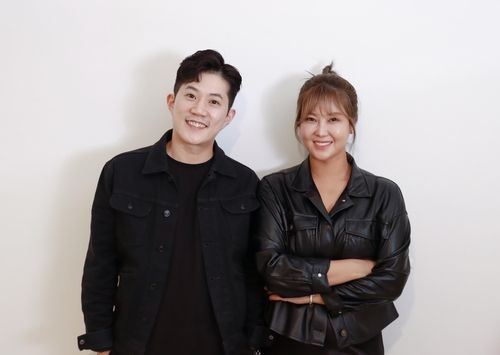 혼성그룹 타이푼의 우재(좌)와 솔비(우)