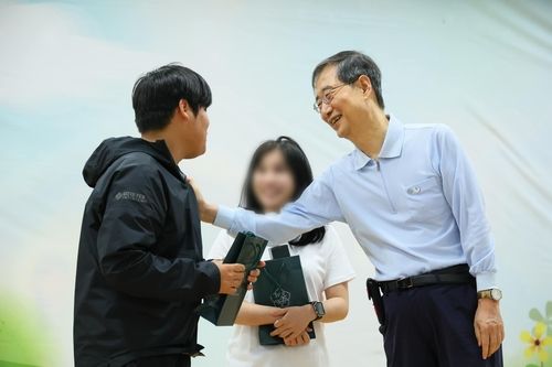 한덕수 총리, 자립준비청년 방문